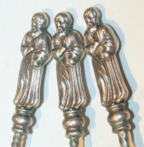 ENGLISH HALLMARKED STERLING SPOONS AND SUGAR CUBE TONGS