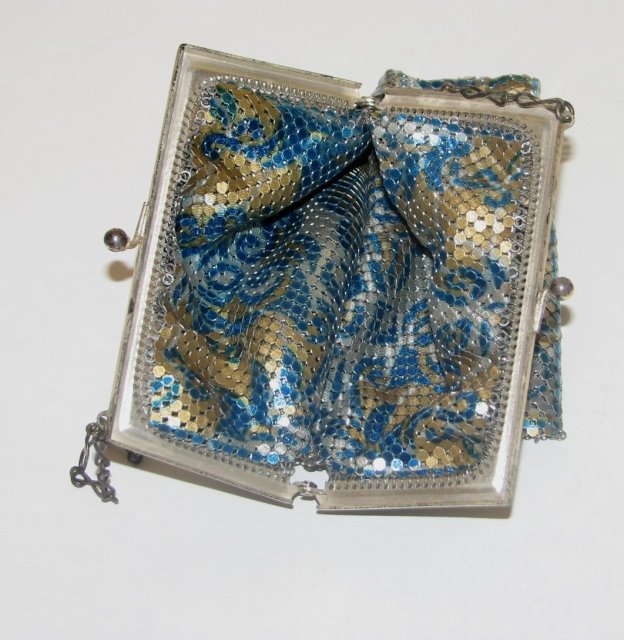 VINTAGE METAL MESH PURSE