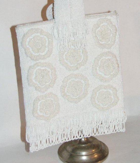 VINTAGE WHITE SEED PEARL BEADED PURSE