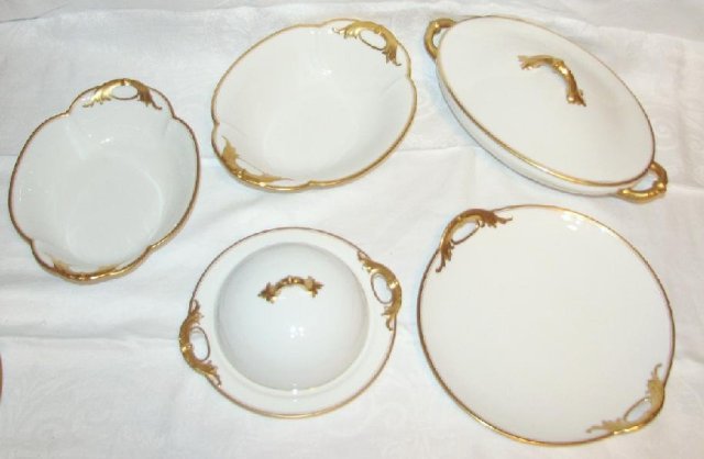 HAVILAND LIMOGES DINNERWARE SET