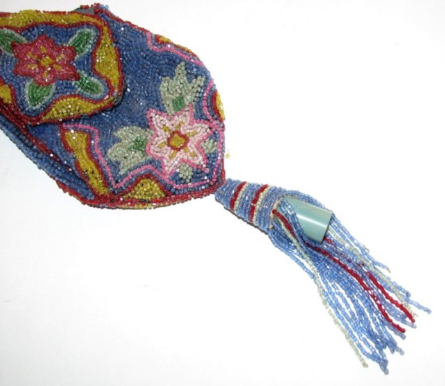 VINTAGE GLASS BEADED PURSE