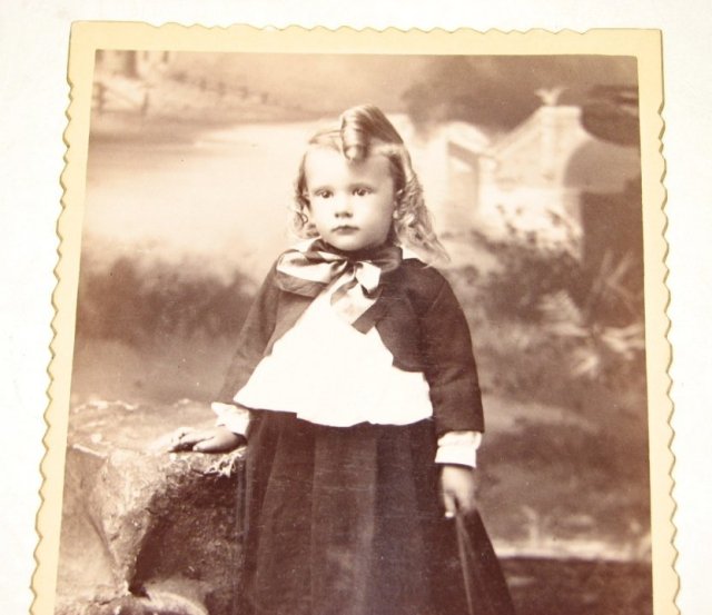 Sweet Portrait of a Young Girl - CABINET CARD