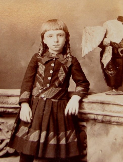 Adorable Young Girl With Curls - CABINET CARD