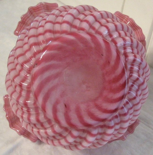 PINK BASKET - VICTORIAN ART GLASS