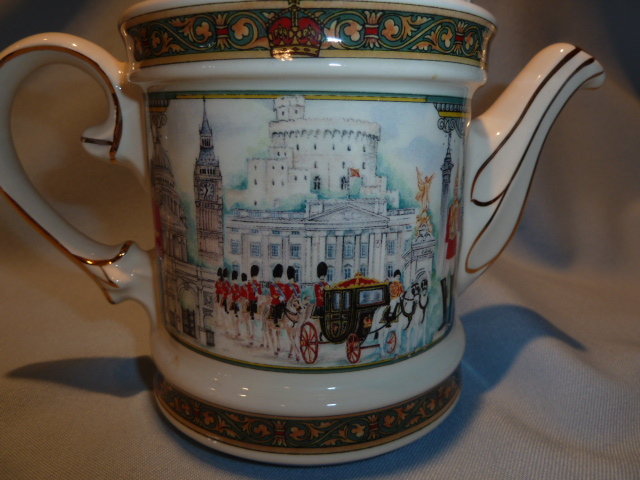 SADLER OF ENGLAND LONDON HERITAGE WINDSOR CASTLE TEAPOT TEA POT