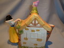 VINTAGE DISNEY SNOW WHITE AND DWARF COTTAGE TEAPOT TEA POT