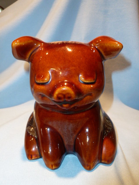 HULL BROWN DRIP SITTING PIG BANK