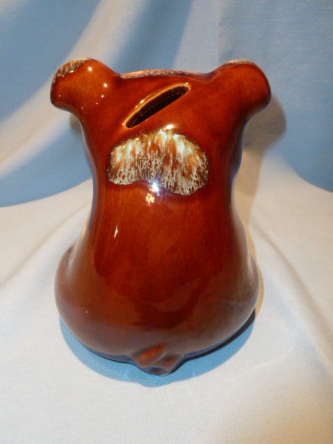 HULL BROWN DRIP SITTING PIG BANK