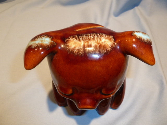 HULL BROWN DRIP SITTING PIG BANK