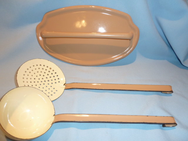EUROPEAN GRANITEWARE GRANITE WALL RACK UTENSIL SET 3 PC TAN AND CREAM