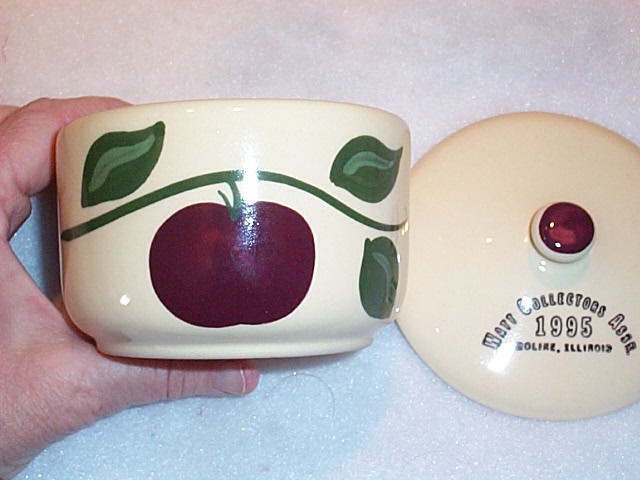 WATT POTTERY APPLE GREASE JAR WATT Collectors Assoc. 1995 Apple Grease Bowl