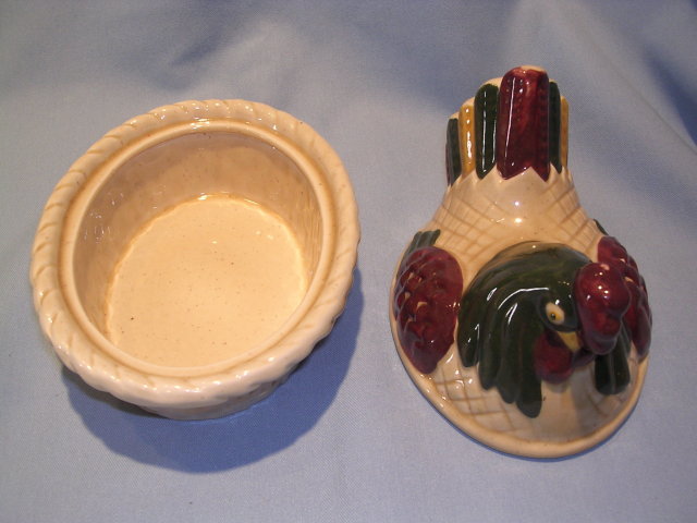 METLOX POPPYTRAIL VERNON RED& GREEN ROOSTER HEN ON NEST COVERED DISH