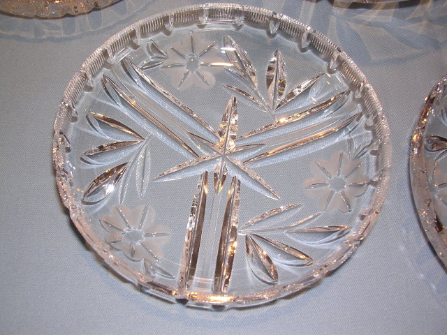 BEAUTIFUL VINTAGE LEAD CRYSTAL FLORAL ETCHED 8 PIECE SALAD BOWL SET