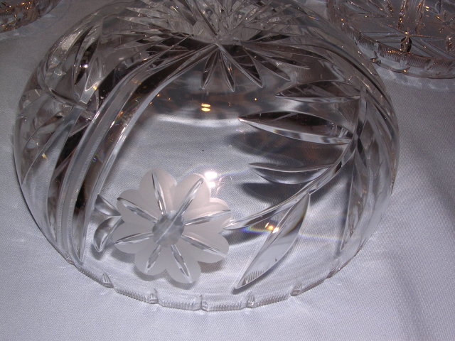BEAUTIFUL VINTAGE LEAD CRYSTAL FLORAL ETCHED 8 PIECE SALAD BOWL SET