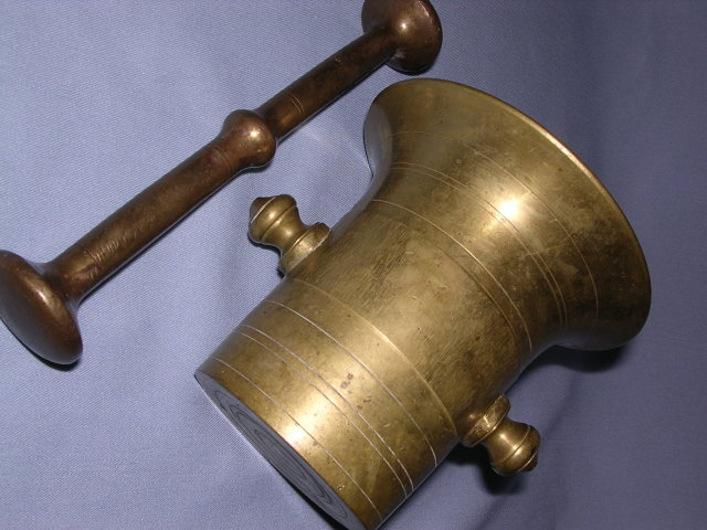 EUROPEAN ANTIQUE BRASS MORTAR AND PESTLE