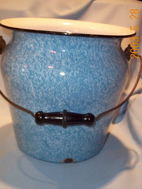 GRANITEWARE BLUE AND WHITE CHAMBER POT