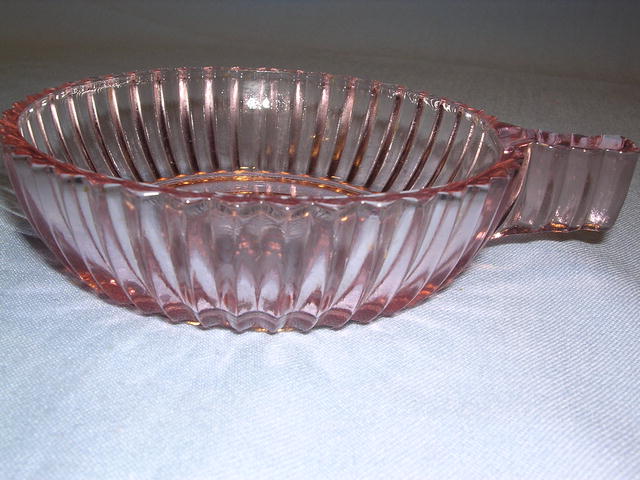 QUEEN MARY PINK DEPRESSION FOUR INCH HANDLE BOWL