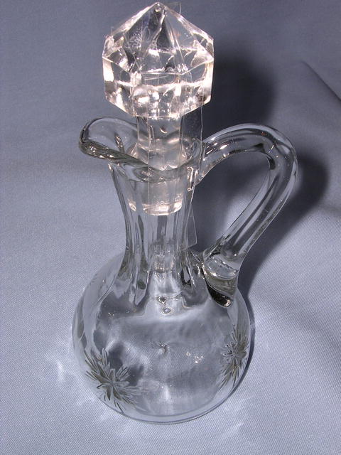 CLEAR GLASS STARBURST CRUET