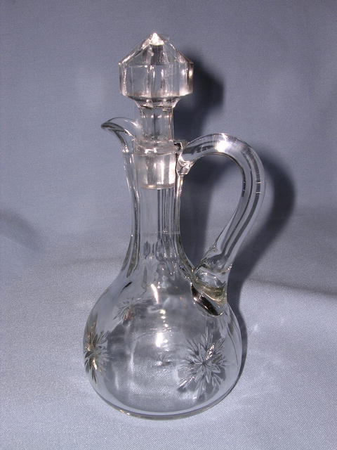 CLEAR GLASS STARBURST CRUET