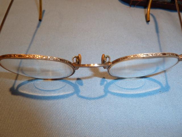 ANTIQUE BAUSCH & LOMBE HIBO 1/10 ROUND ENGRAVED RIM BI FOCAL EYE GLASSES IN ORIG CASE