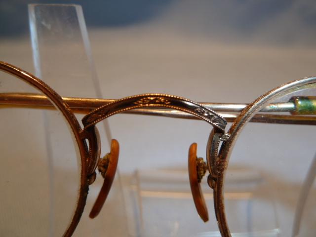 ANTIQUE BAUSCH & LOMBE HIBO 1/10 ROUND ENGRAVED RIM BI FOCAL EYE GLASSES IN ORIG CASE