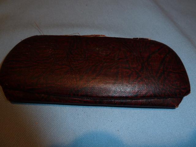 ANTIQUE BAUSCH & LOMBE HIBO 1/10 ROUND ENGRAVED RIM BI FOCAL EYE GLASSES IN ORIG CASE