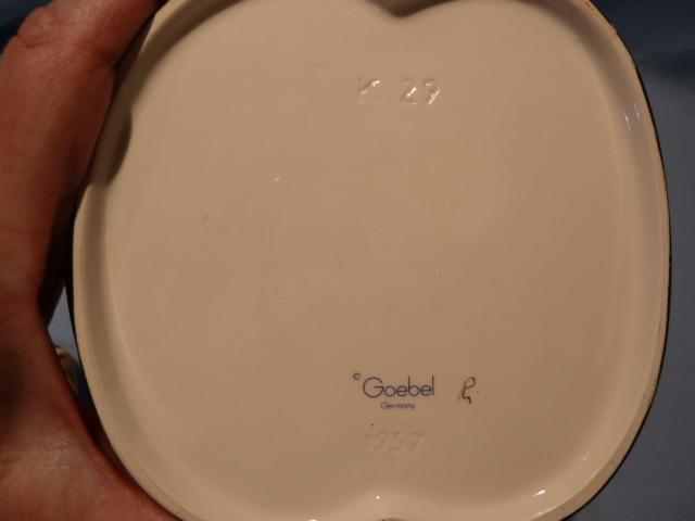 GOEBEL CARDINAL TUCK RED COOKIE JAR K29