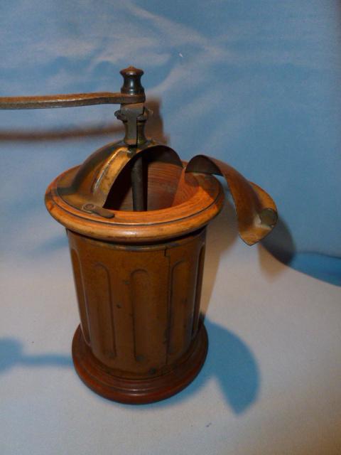 ANTIQUE F&B TRE-SPADE ROUND COFFEE GRINDER