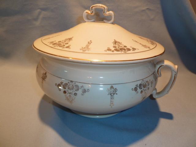 BEAUTIFUL ANTIQUE COVERED HANDLED CHAMBER POT WHITE WITH GOLD