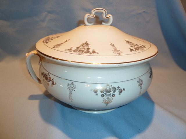 BEAUTIFUL ANTIQUE COVERED HANDLED CHAMBER POT WHITE WITH GOLD