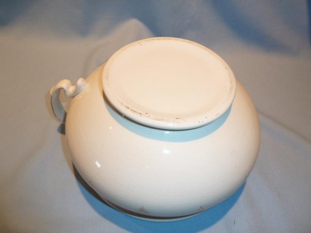 BEAUTIFUL ANTIQUE COVERED HANDLED CHAMBER POT WHITE WITH GOLD
