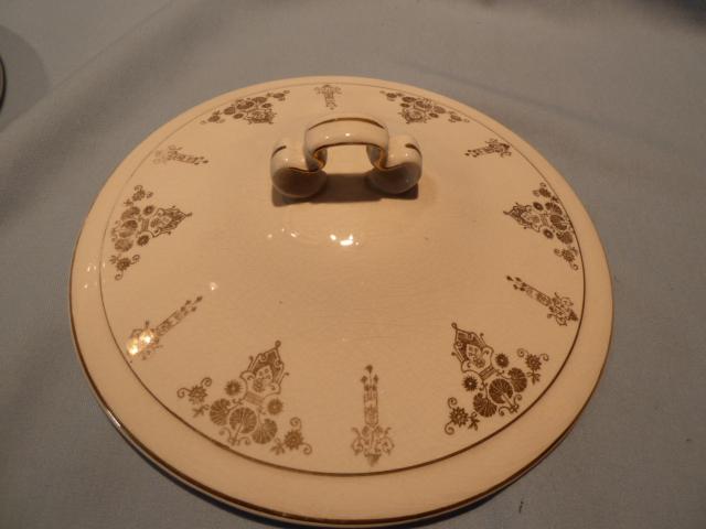 BEAUTIFUL ANTIQUE COVERED HANDLED CHAMBER POT WHITE WITH GOLD