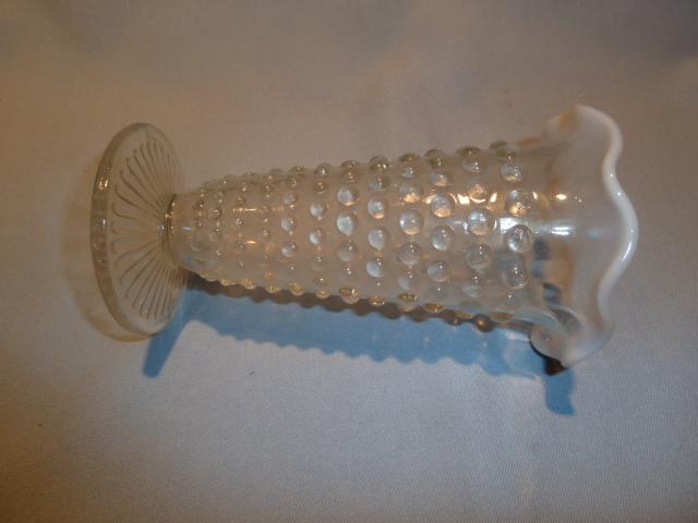 ANCHOR HOCKING MOONSTONE OPALESCENT VASE