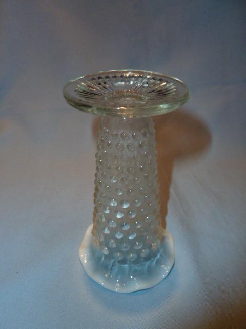 ANCHOR HOCKING MOONSTONE OPALESCENT VASE