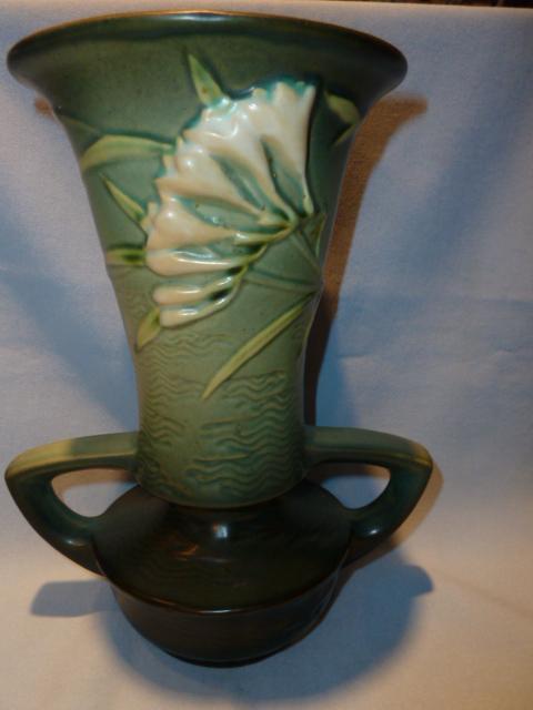 ROSEVILLE FREESIA 124-9 GREEN HANDLED VASE