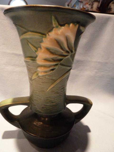 ROSEVILLE FREESIA 124-9 GREEN HANDLED VASE