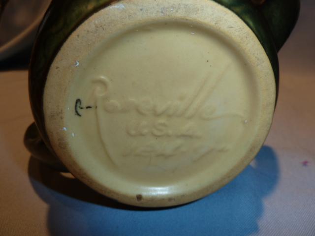 ROSEVILLE FREESIA 124-9 GREEN HANDLED VASE
