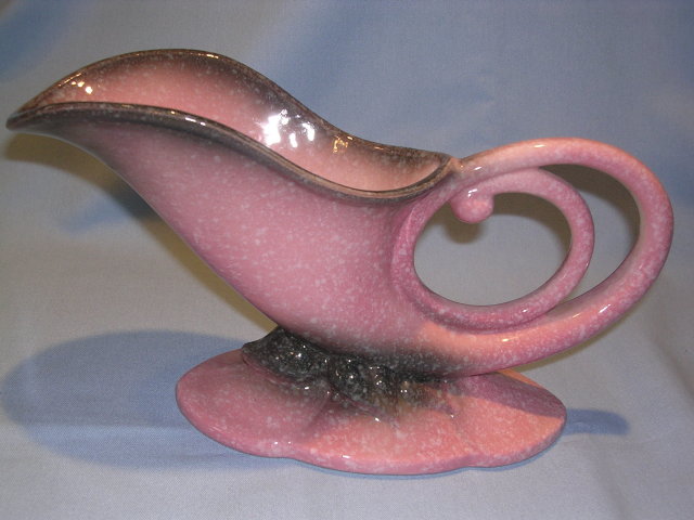 HULL W-10 ROYAL WOODLAND PINK CORNUCOPIA