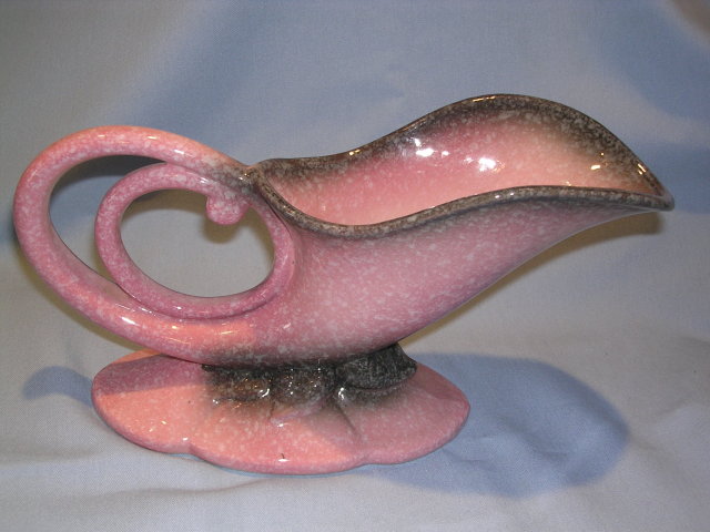 HULL W-10 ROYAL WOODLAND PINK CORNUCOPIA