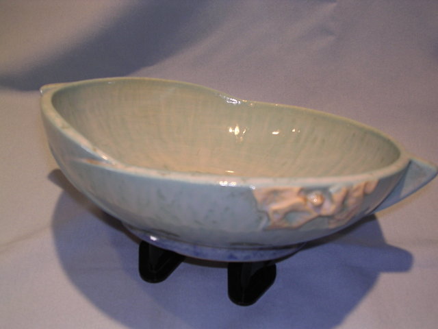 ROSEVILLE PRIMEROSE 226-8 HANDLED BOWL