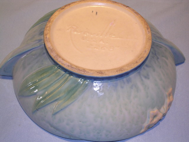 ROSEVILLE PRIMEROSE 226-8 HANDLED BOWL