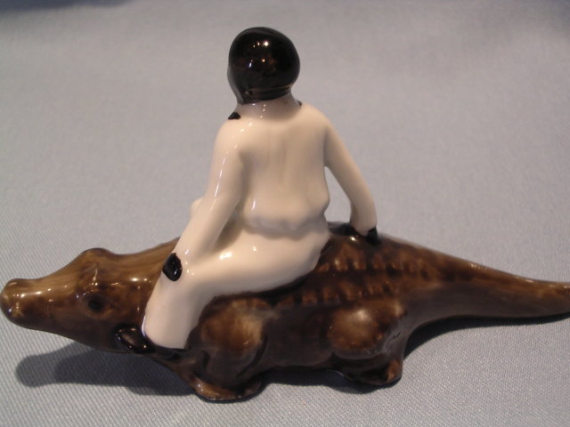 BLACK MEMORABILIA MAN ON GATER FIGURINE