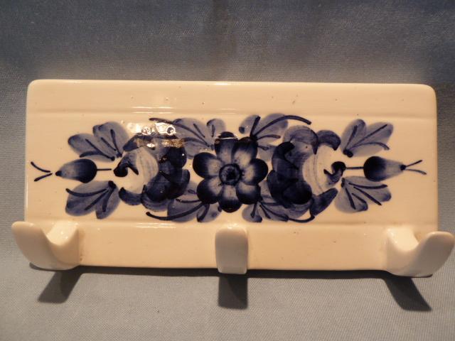 VINTAGE POLISH POTTERY THREE (3) HOOK WALL TOWEL RACK BLUE FLOWER