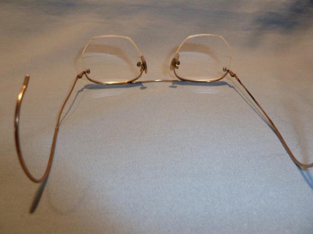 VINTAGE 12K GOLD FILLED BIFOCAL WIRE RIM GLASSES IN ORIG CASE