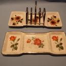 TWO MIDWINTER TOAST DISHES WITH ONE CHROME CENTER RACK THAT CAN BE USED ON EITHER TOAST