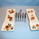 TWO MIDWINTER TOAST DISHES WITH ONE CHROME CENTER RACK THAT CAN BE USED ON EITHER TOAST