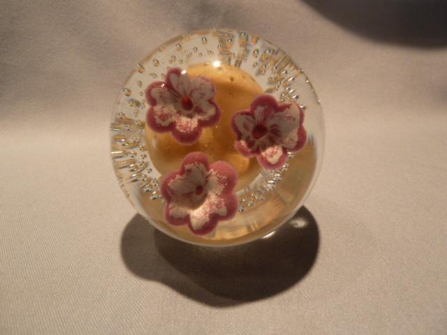WEST VIRGINIA GLASS MEDIUM PINK FLOWER BUBBLE GLASS PAPERWEIGHT