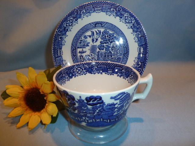 18 PIECE SET WILLOW WOODS WARE BLUE WILLOW DINNERWARE