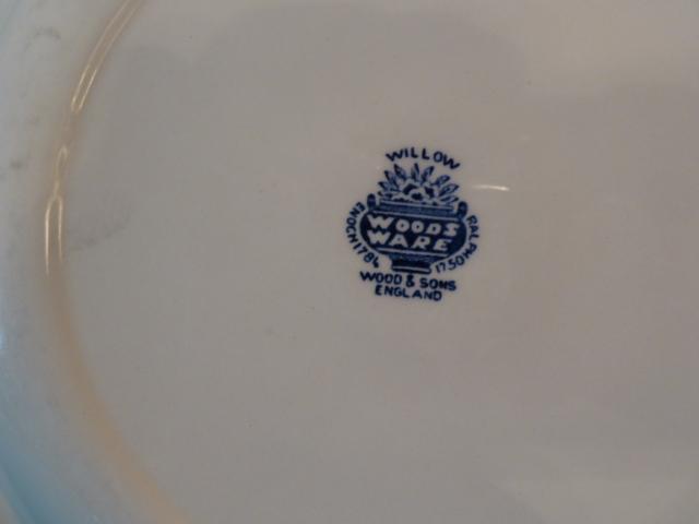 18 PIECE SET WILLOW WOODS WARE BLUE WILLOW DINNERWARE