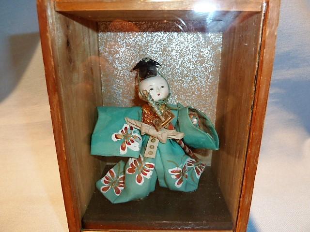 ANTIQUE JAPANESE SAMARI DOLL WITH SWORD IN WOOD AND GLASS SHADOW BOX